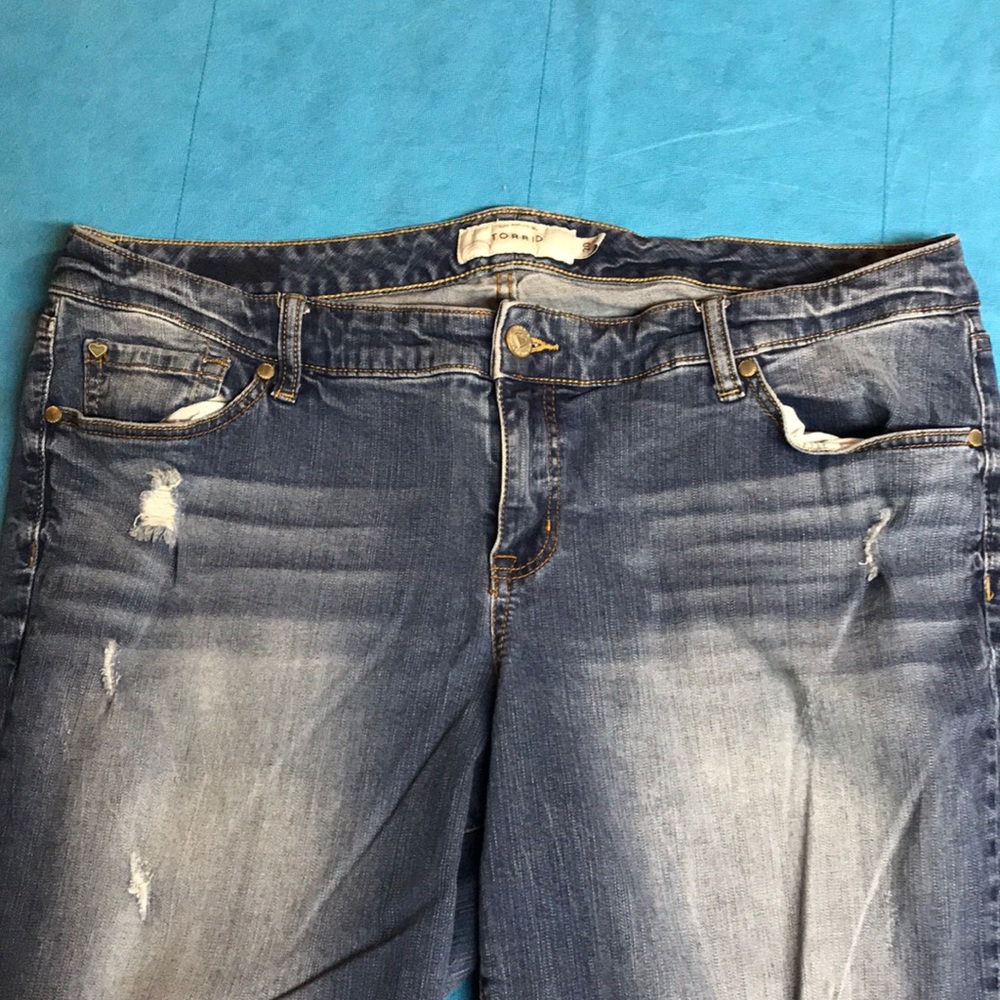 Torrid jeans size 20 distressed ripped flaw